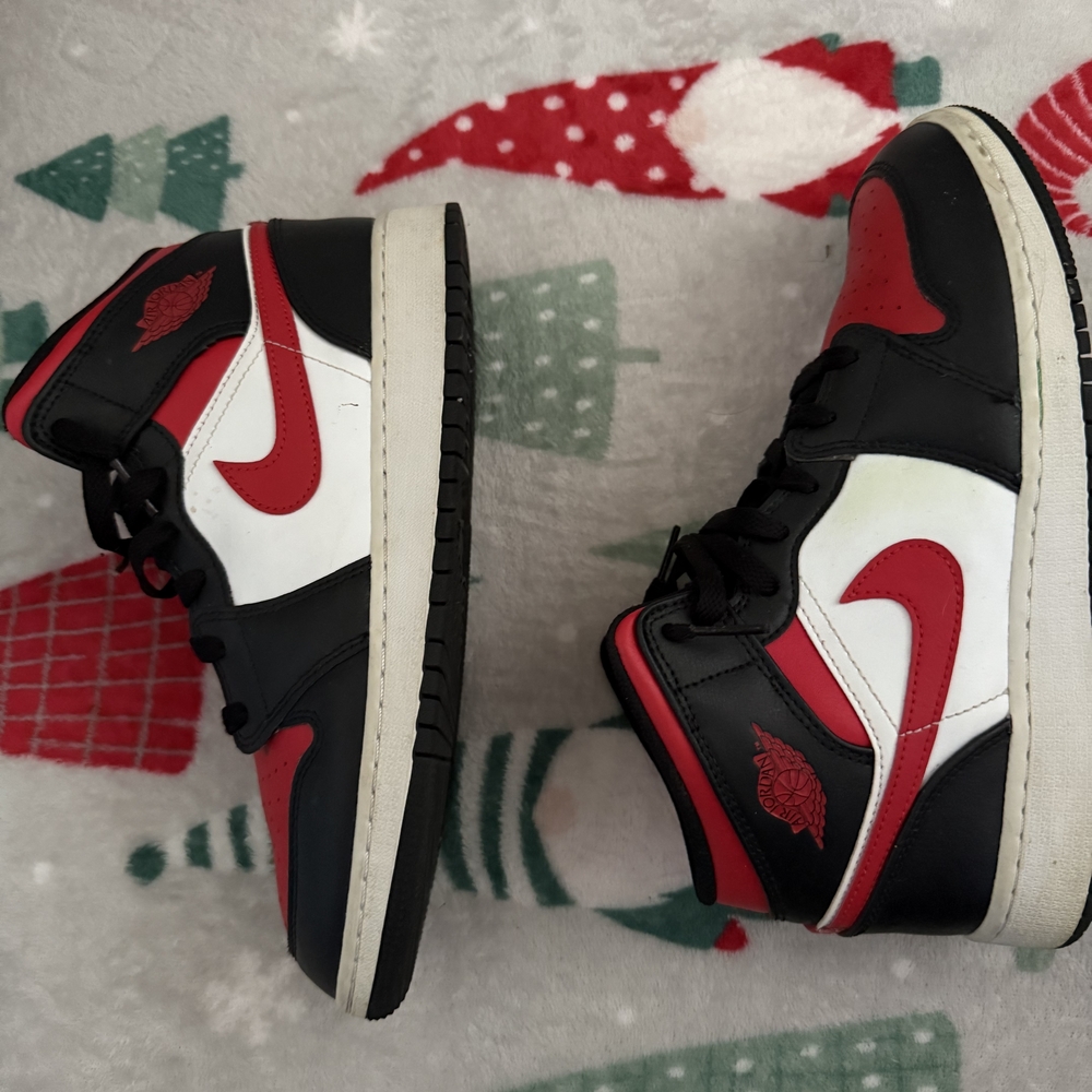 Nike Black Red White Sneakers